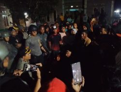 Waka Polres Bima Kota Pimpin Buka Blokir Jalan, Buntut Protes Warga Tolak Boymin Ditahan