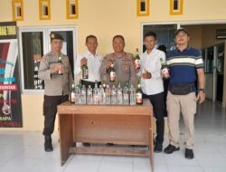 Razia Miras Saat Hiburan Malam, Polsek Rastim Polres Bima Kota Sita Puluhan Botol Bir dan Arak Bali